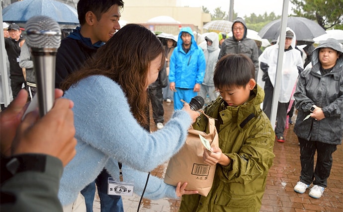 哀川翔さんが1投目から本命ハゼを手中！ 300人が参加した『三河湾釣り大会』が開催