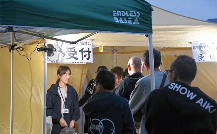 哀川翔さんが1投目から本命ハゼを手中！ 300人が参加した『三河湾釣り大会』が開催