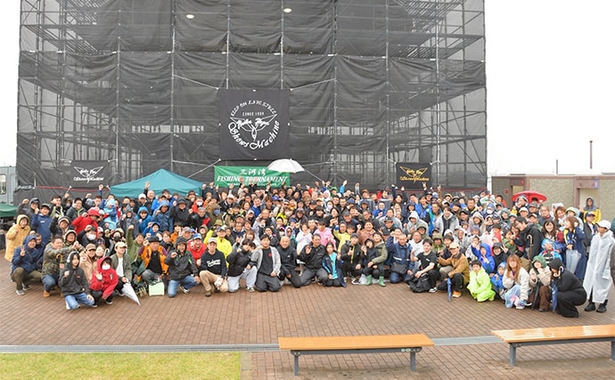 哀川翔さんが1投目から本命ハゼを手中！ 300人が参加した『三河湾釣り大会』が開催