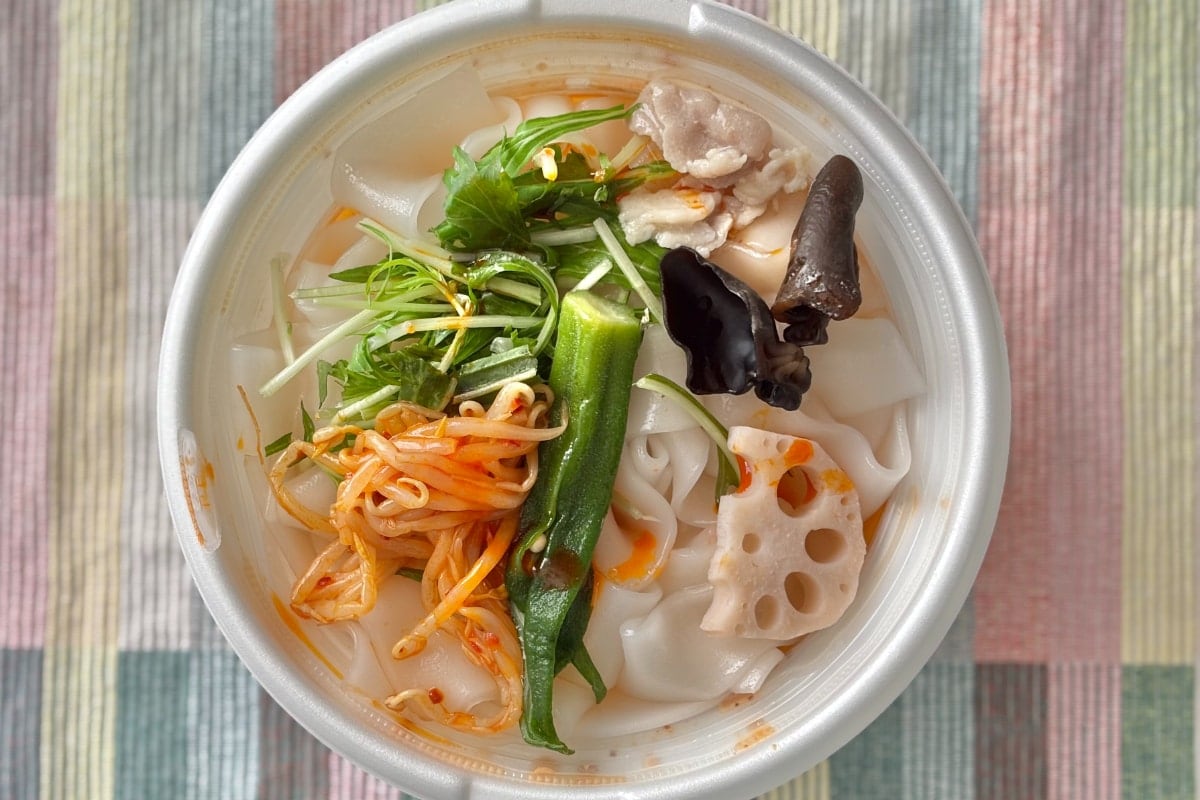 「天才」「好きなタイプ」【セブン】の“しび辛”麺がクセになるウマさ!