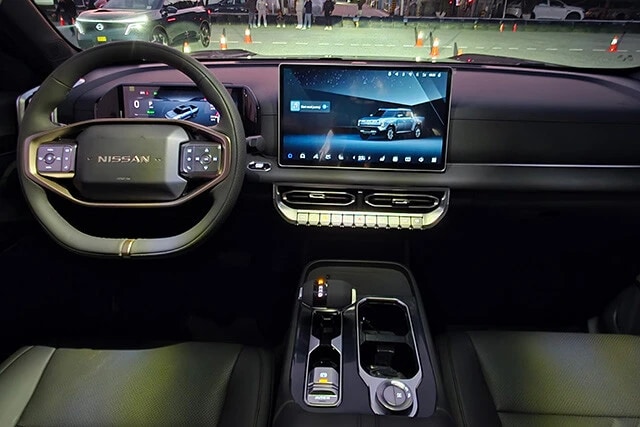 室内はデジタル化を前面に押し出した、高級感の漂う近未来空間に仕上がっている