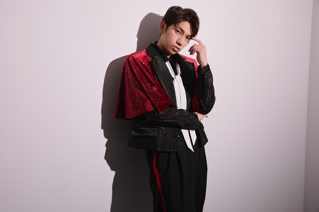 タレントの元運転手でドライブ好きの山本が最近ドキドキしたことは「年末に配信された特別番組・赤青歌合戦で、まわし一丁になって相撲したとき。センターを賭けた決勝戦は、歌うよりも緊張しました（笑）」