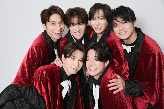 集合カットの撮影時は隙さえあれば互いをくすぐり合い、笑顔が常に絶えないSHOW-WA