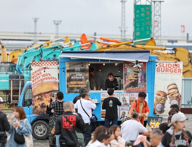 全国のバーガーを堪能できる「ハンバーガーフェス」目当てで来場したお客さんの姿も