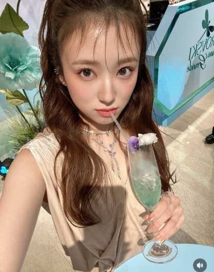 Instagram:矢吹奈子(@75_yabuki)より