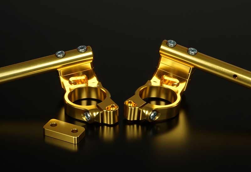 オーヴァーレーシング×ラフアンドロードの Z900RS用カスタムパーツ登場！ ゴールドカラーの「バックステップ＆スポーツライディングハンドルキット」 記事3