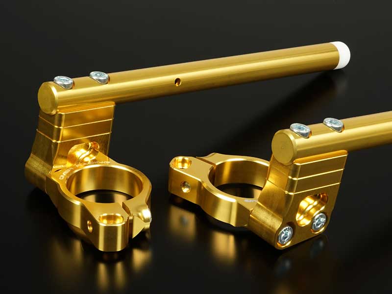 オーヴァーレーシング×ラフアンドロードの Z900RS用カスタムパーツ登場！ ゴールドカラーの「バックステップ＆スポーツライディングハンドルキット」 記事4