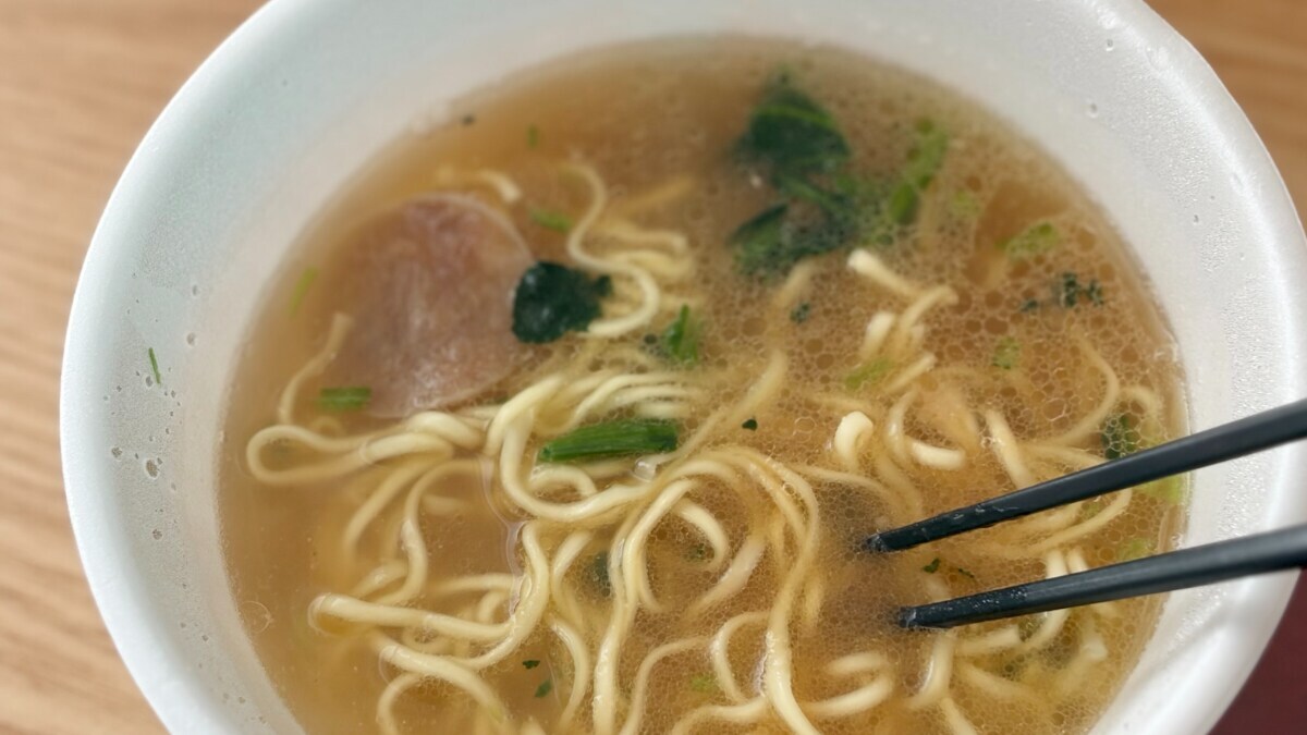 キレのある豚骨醤油スープがたまらん！【ファミマ】名店の味がカップ麺に