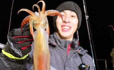 【沖のルアー釣果速報】スルメイカ・アカイカ・ヤリイカの3種好捕！イカメタル夜便が好調（三重）