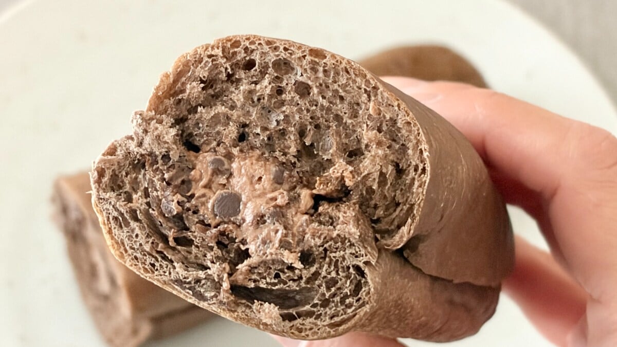 チョコ好きは絶対食べて！【ローソン】想像以上にチョコ尽くしの新作パン