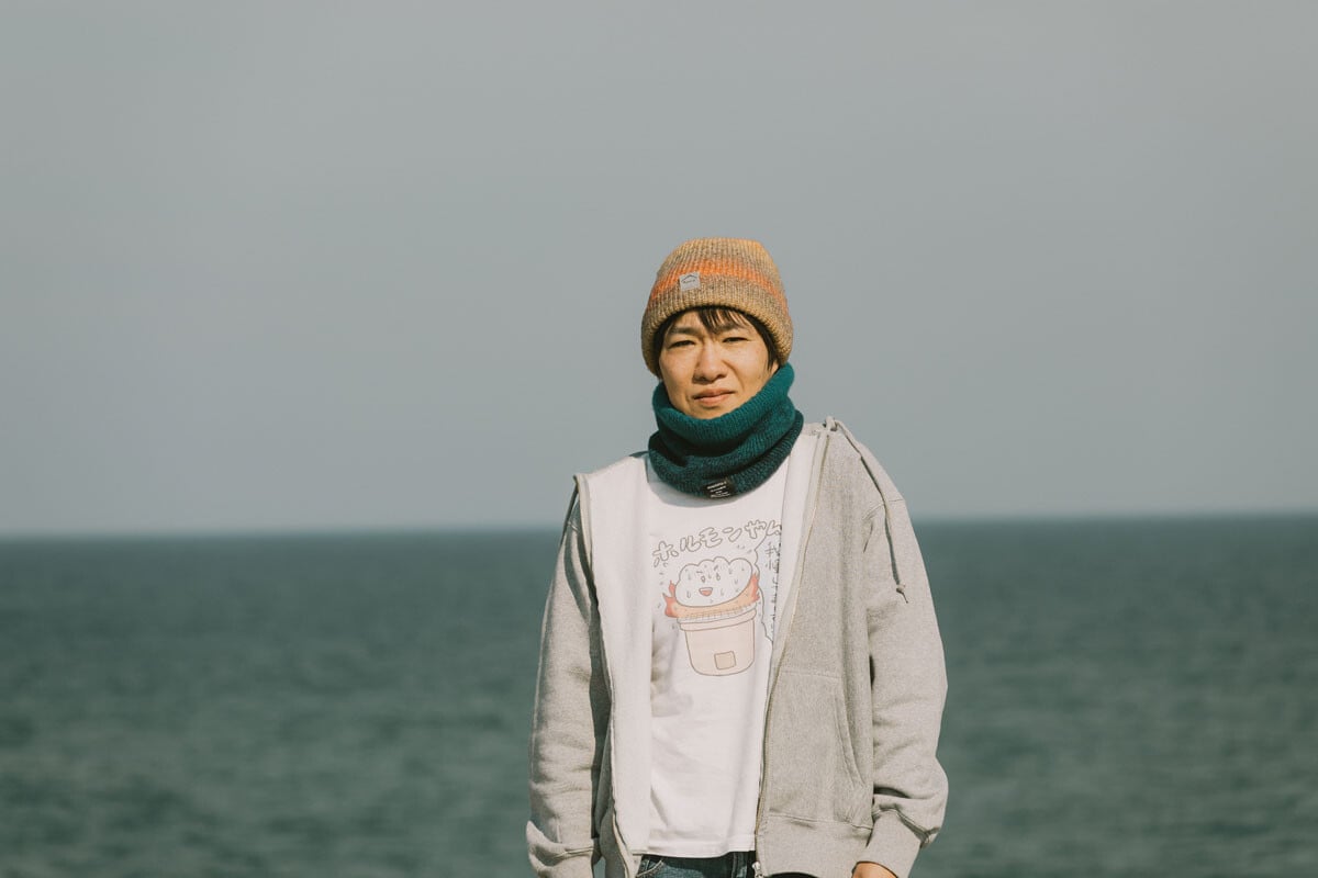 小田原ドラゴン（おだわら・どらごん）　1970年、兵庫県生まれ。『僕はスノーボードに行きたいのか？』でヤンマガ月間新人漫画賞奨励賞を受賞。『コギャル寿司』で第47回文藝春秋漫画賞受賞。代表作に『おやすみなさい。』、ドラマ化された『チェリーナイツ』『3本足のちょんぴー』など。最新作に『今夜は車内でおやすみなさい。』