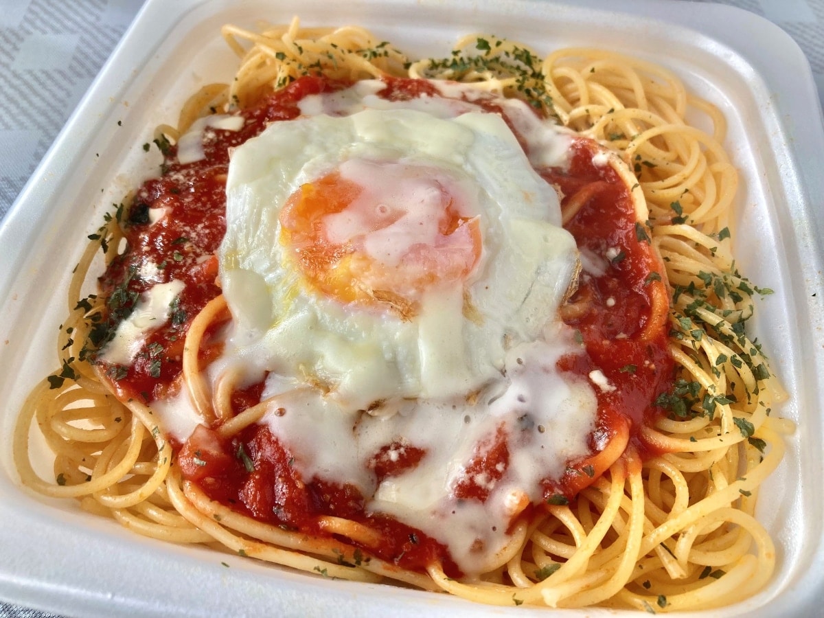 目玉焼きの存在が良き！【ファミマ】有名シェフが監修したトマトパスタ