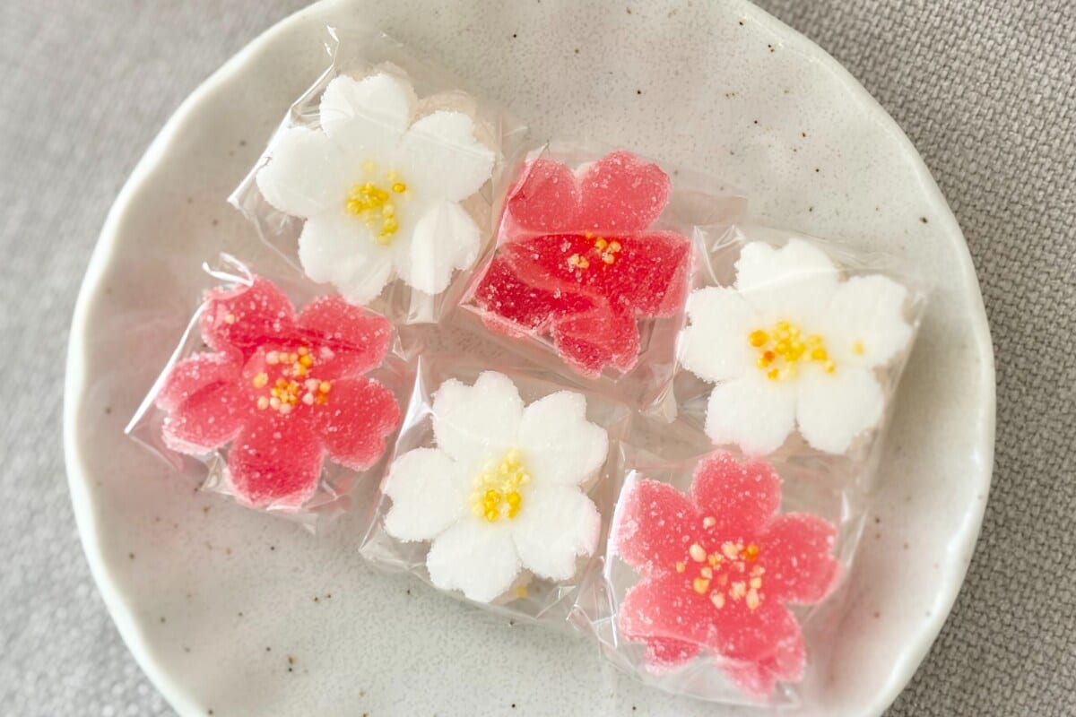 春らしい見た目にきゅんっ！【ひな祭り】にぴったりなお菓子を食べてみた