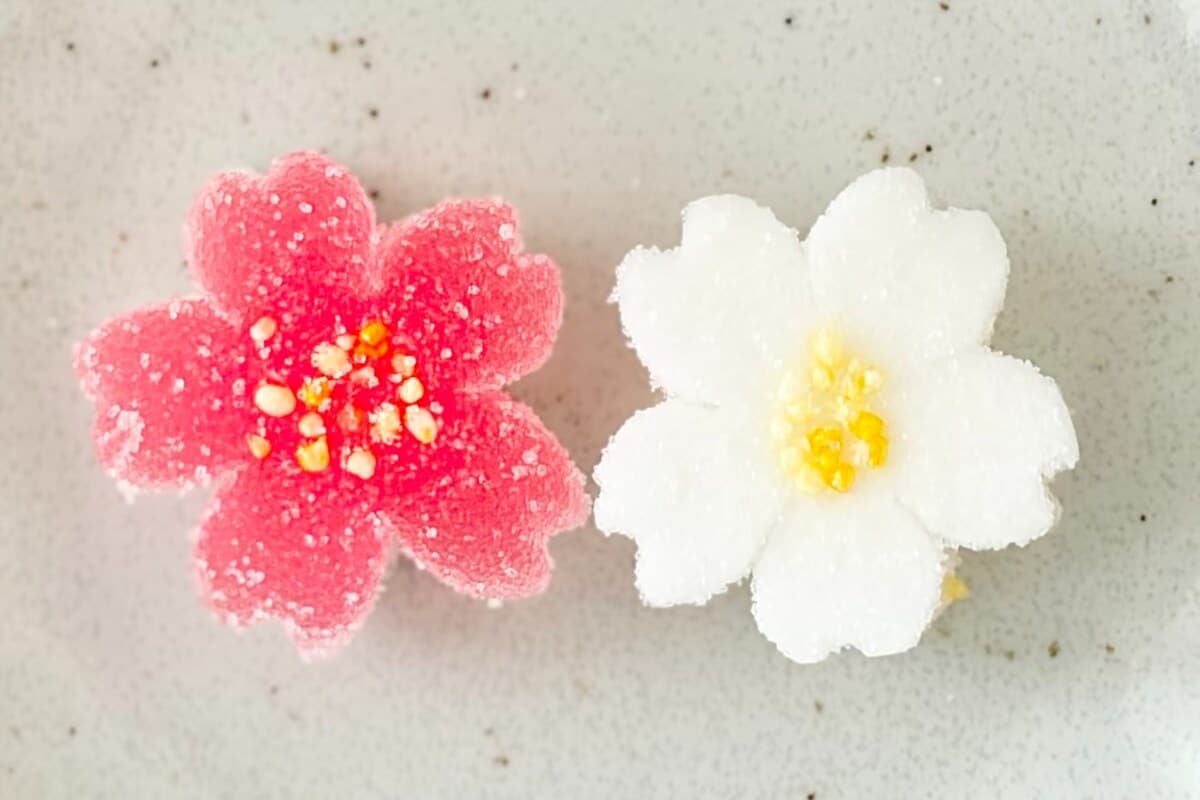 春らしい見た目にきゅんっ！【ひな祭り】にぴったりなお菓子を食べてみた
