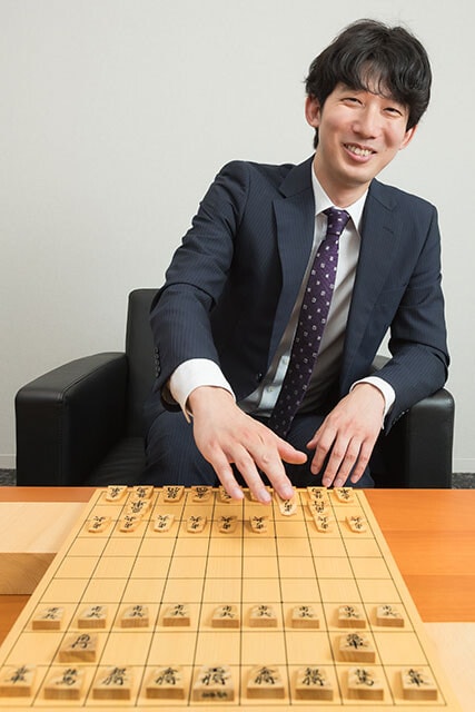 年齢制限ギリギリでプロになった非エリートの星・杉本和陽六段が、得意の「振り飛車」で藤井聡太七冠に挑む！