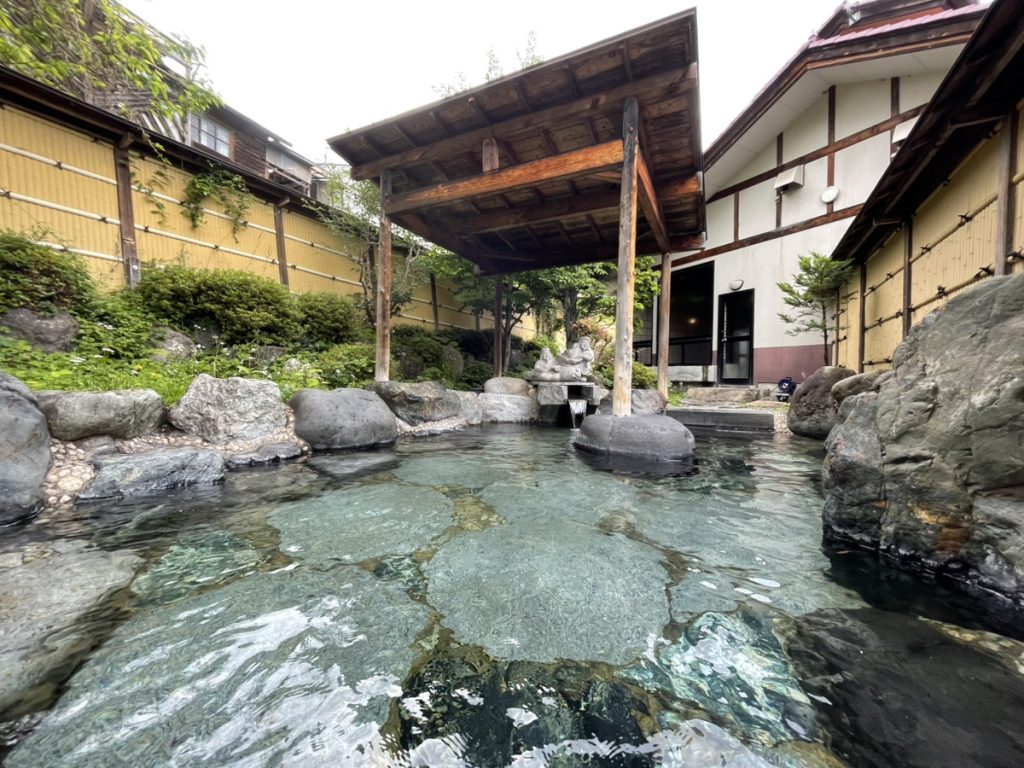 真夏に心地よい「ぬる湯」で湯上りさっぱり　美肌の湯を源泉掛け流し　群馬の隠れた名湯「幡谷温泉 ささの湯」　【コラム：おんせん！　オンセン！　温泉！】 （群馬県片品村　幡谷温泉）