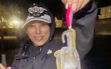 越前海岸の陸っぱりエギングで良型アオリイカ連発!【福井】胴長20cm超え含む2人で8匹の好釣果