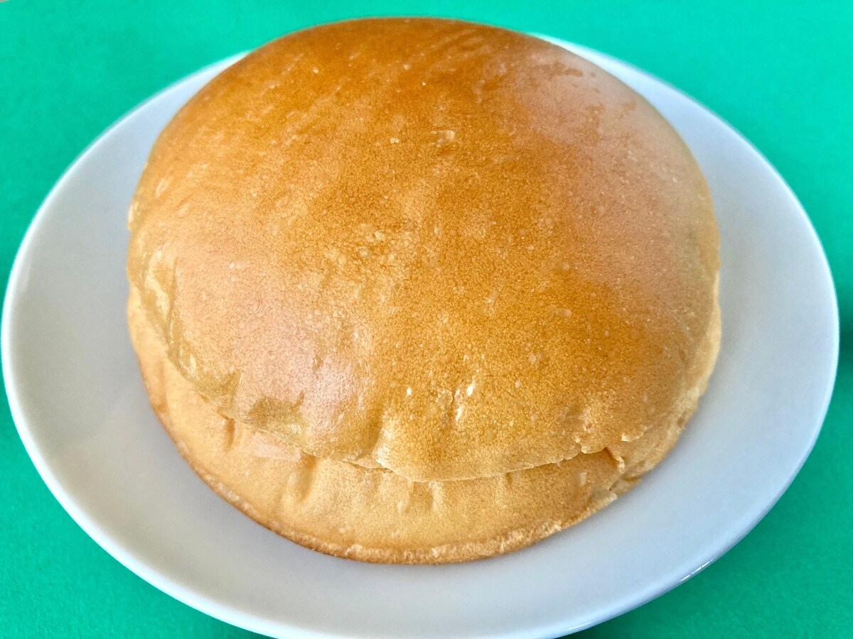 トマトソースに溺れる!?ガーリックもしっかり!【ファミマ】松屋監修のうまトマハンバーガー